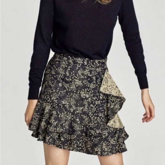 Zara ruffle skirt|super cute|womens XS|A Must Have! - Picture 3 of 6